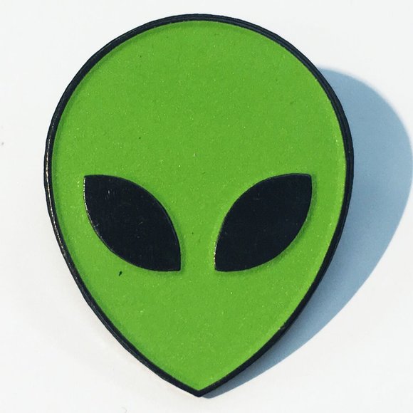 Green Alien Head Enamel Lapel Pin - Picture 1 of 1